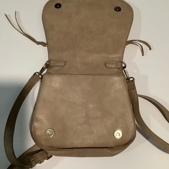 Urban Expressions Taupe Crossbody Bag - Picture 5 of 9